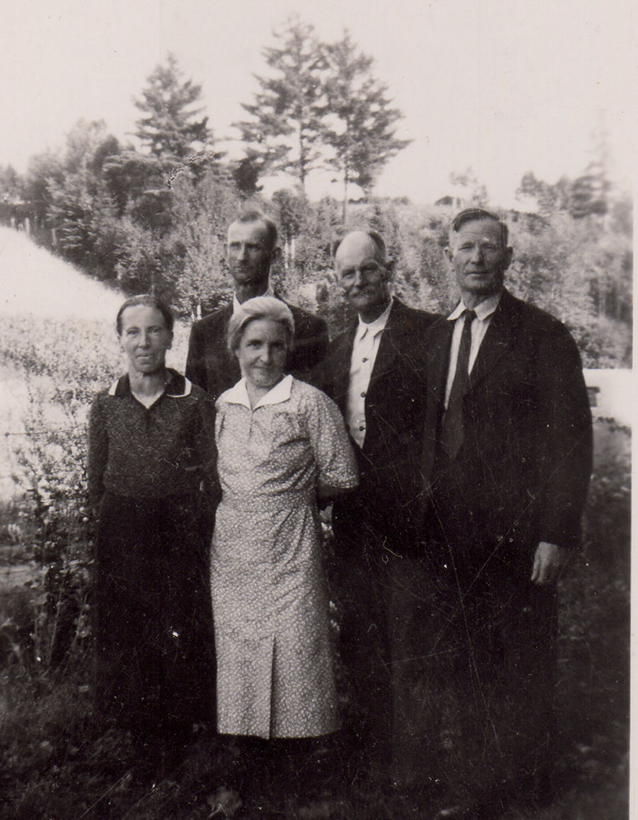 pictures/CECILIA & WILLIAM HUTCHISON/Couples/1.2 Cecilia, Willie, Effie & ____ Wadsworth, Herbert Harper.jpg